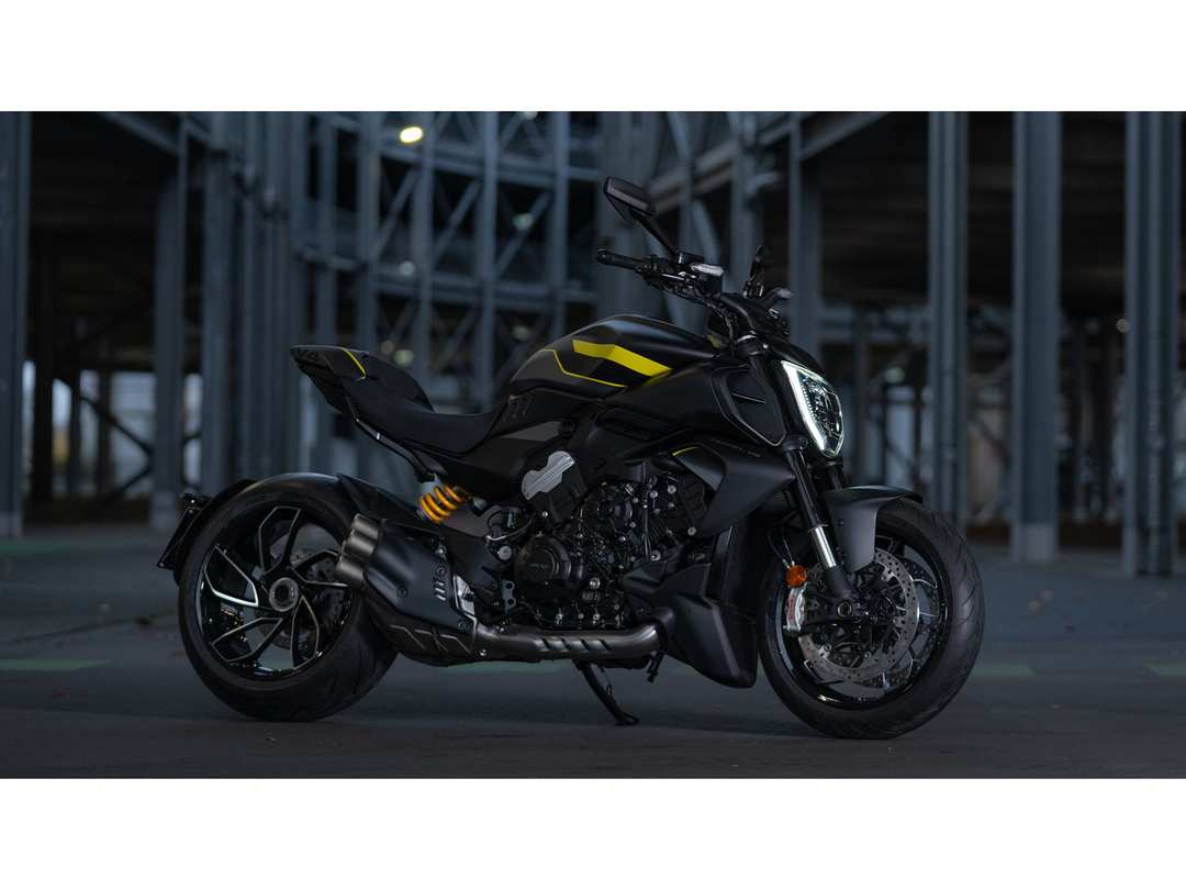 2026 Ducati Diavel V4 - Image 27