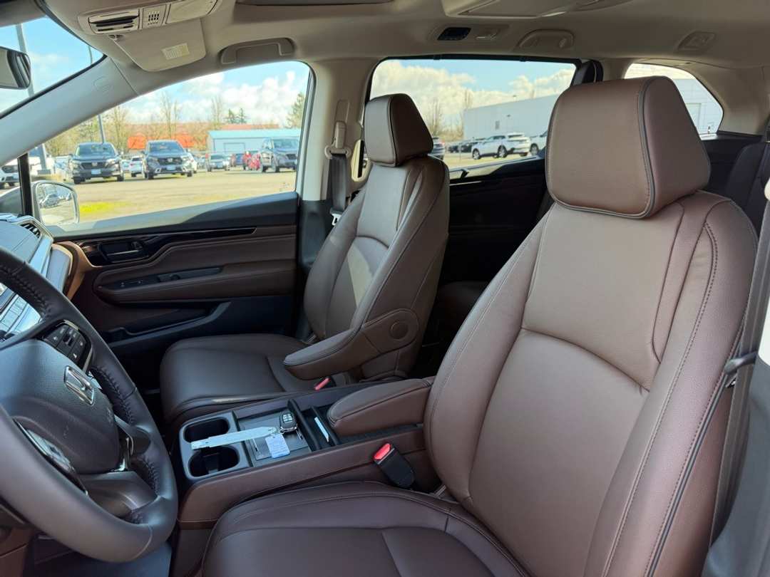 2026 Honda Odyssey Touring - Image 16