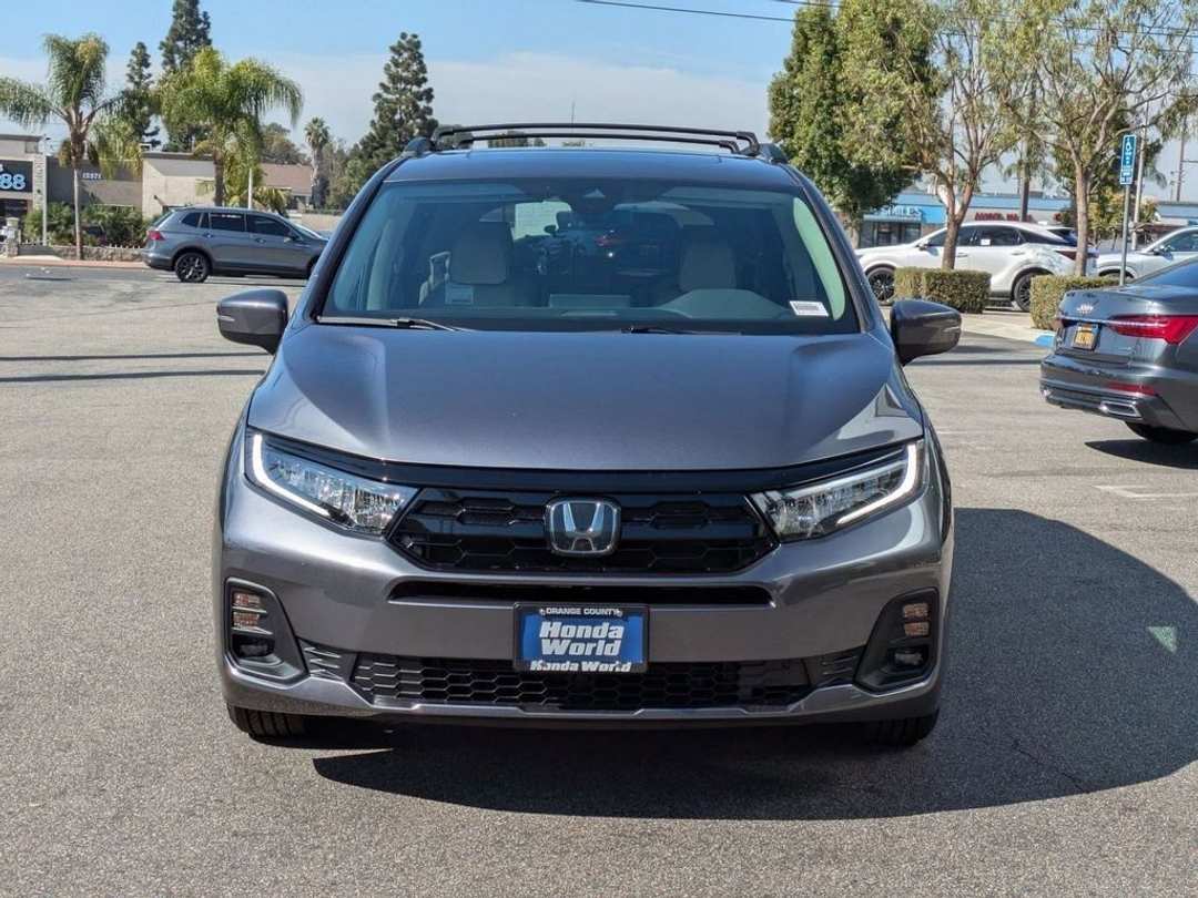 2026 Honda Odyssey Touring - Image 3