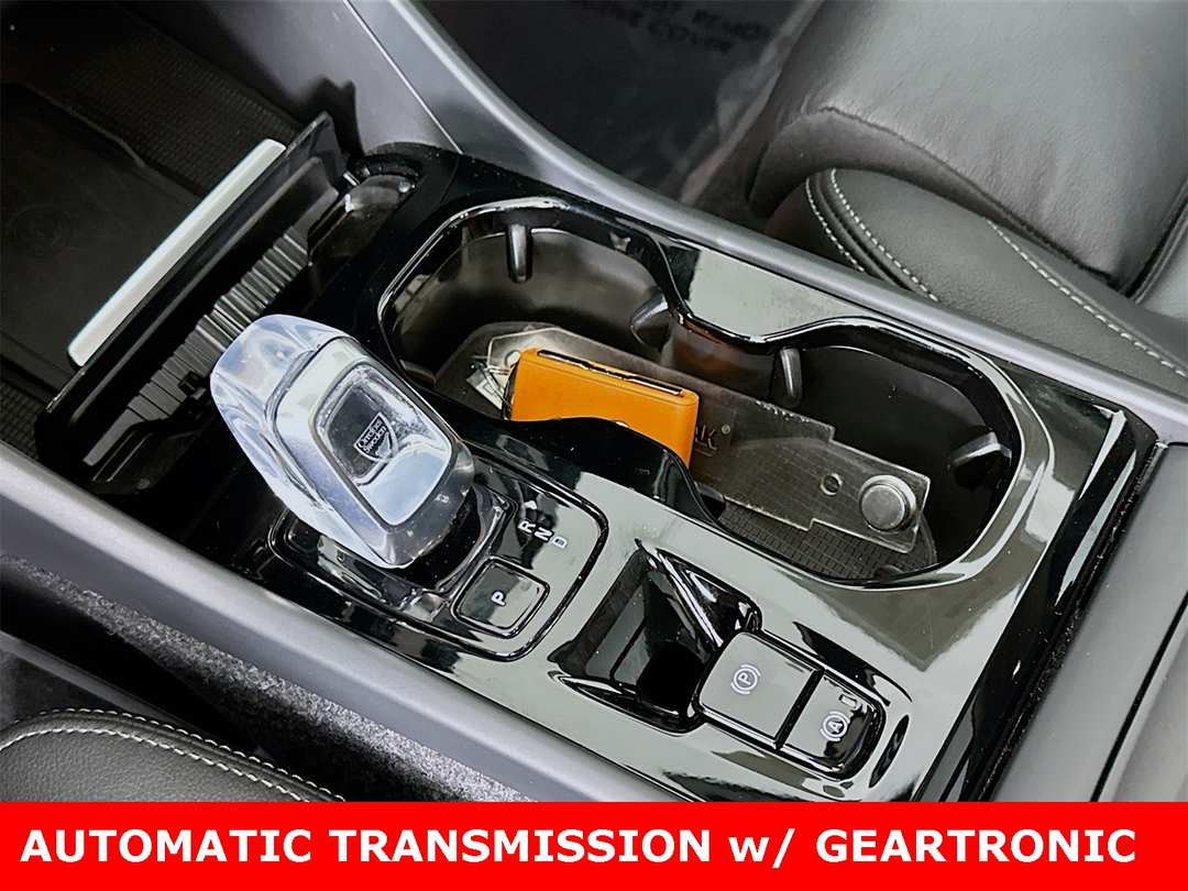 2025 Volvo Xc40 B5 Plus Dark Theme - Image 20