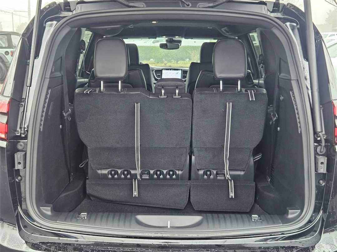 2026 Chrysler Pacifica Select - Image 32