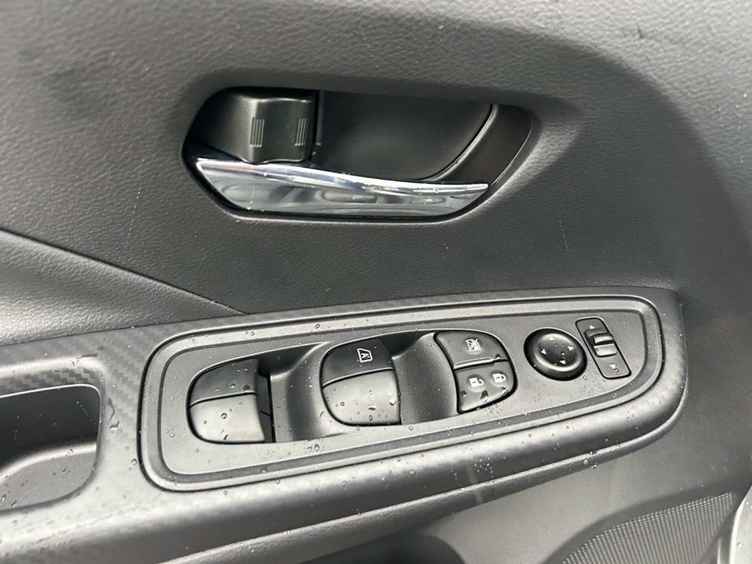 2025 Nissan Versa 1.6 SV - Image 10