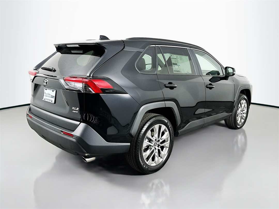 2025 Toyota Rav4 XLE Premium - Image 7