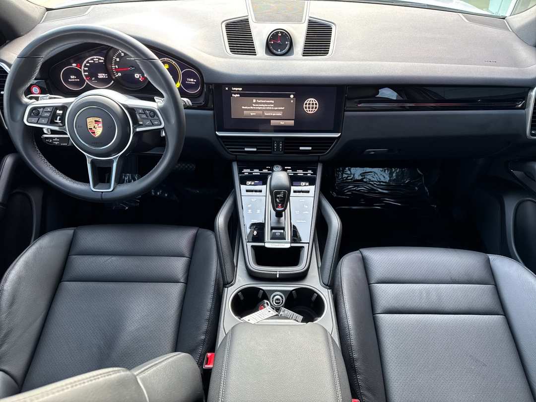 2023 Porsche Cayenne Platinum Edition - Image 12