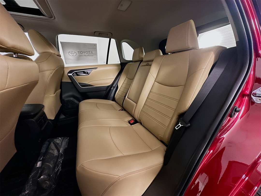 2025 Toyota Rav4 XLE Premium - Image 26