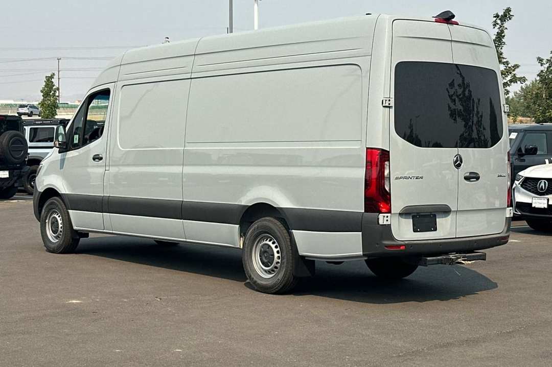 2024 Mercedes-Benz Sprinter 2500 Cargo 170 WB - Image 3