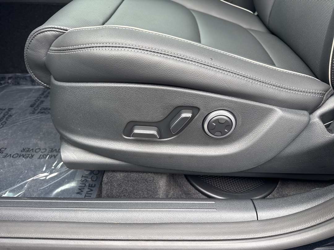 2026 Genesis Gv70 2.5T Advanced - Image 19