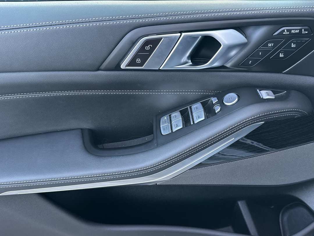 2024 BMW X7 xDrive40i - Image 10