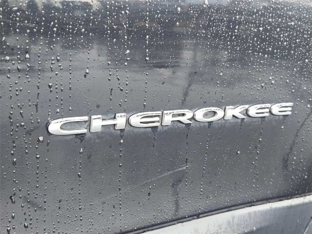 2016 Jeep Cherokee Latitude - Image 30