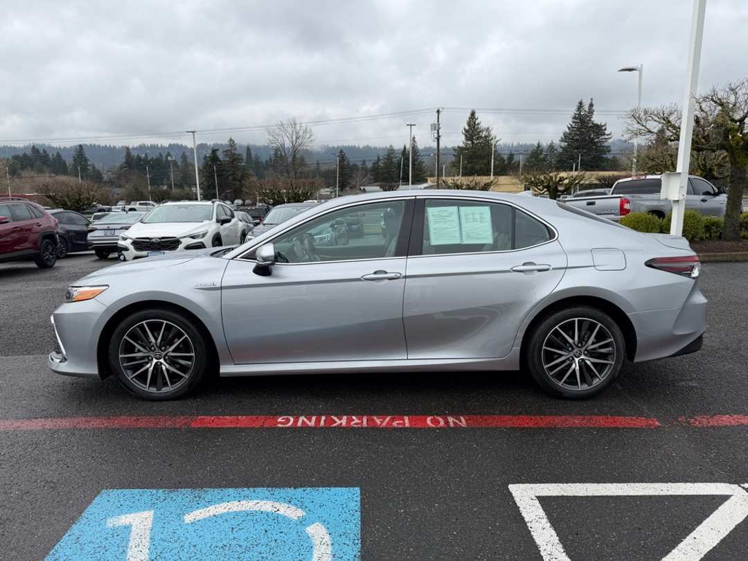 2021 Toyota Camry XLE - Image 5