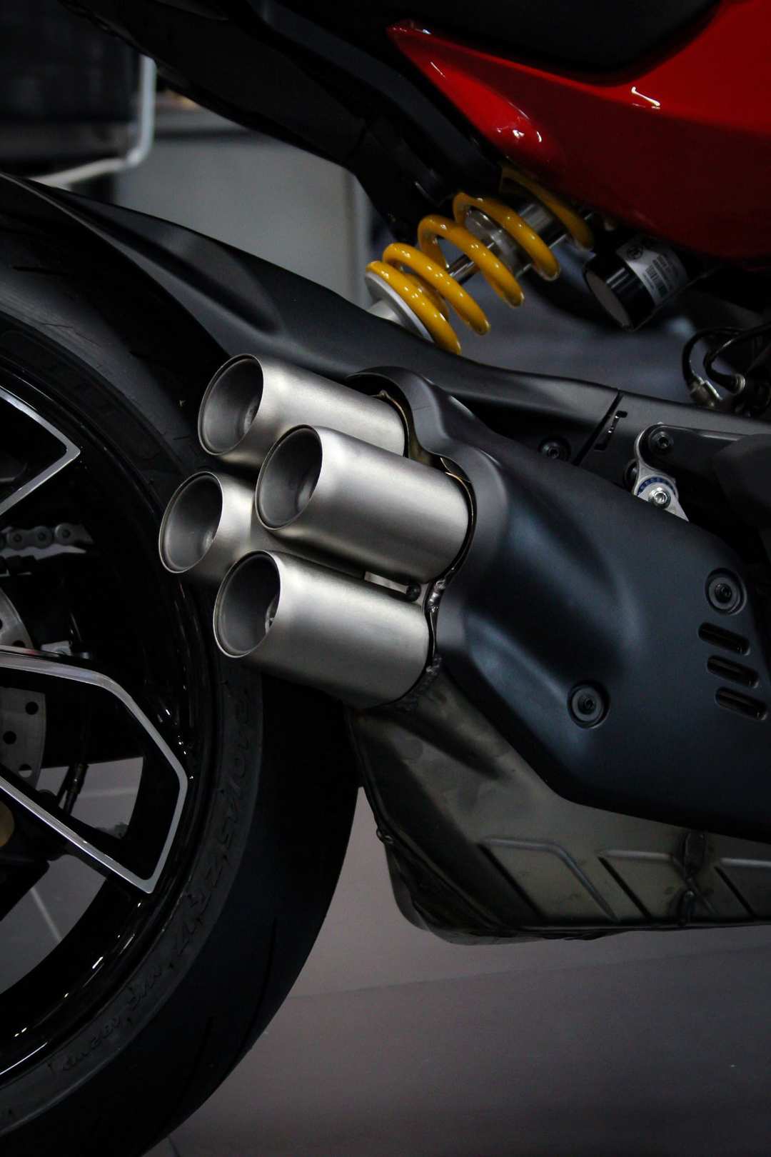 2025 Ducati Diavel V4 - Image 7