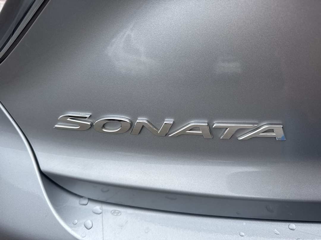 2016 Hyundai Sonata Limited - Image 11