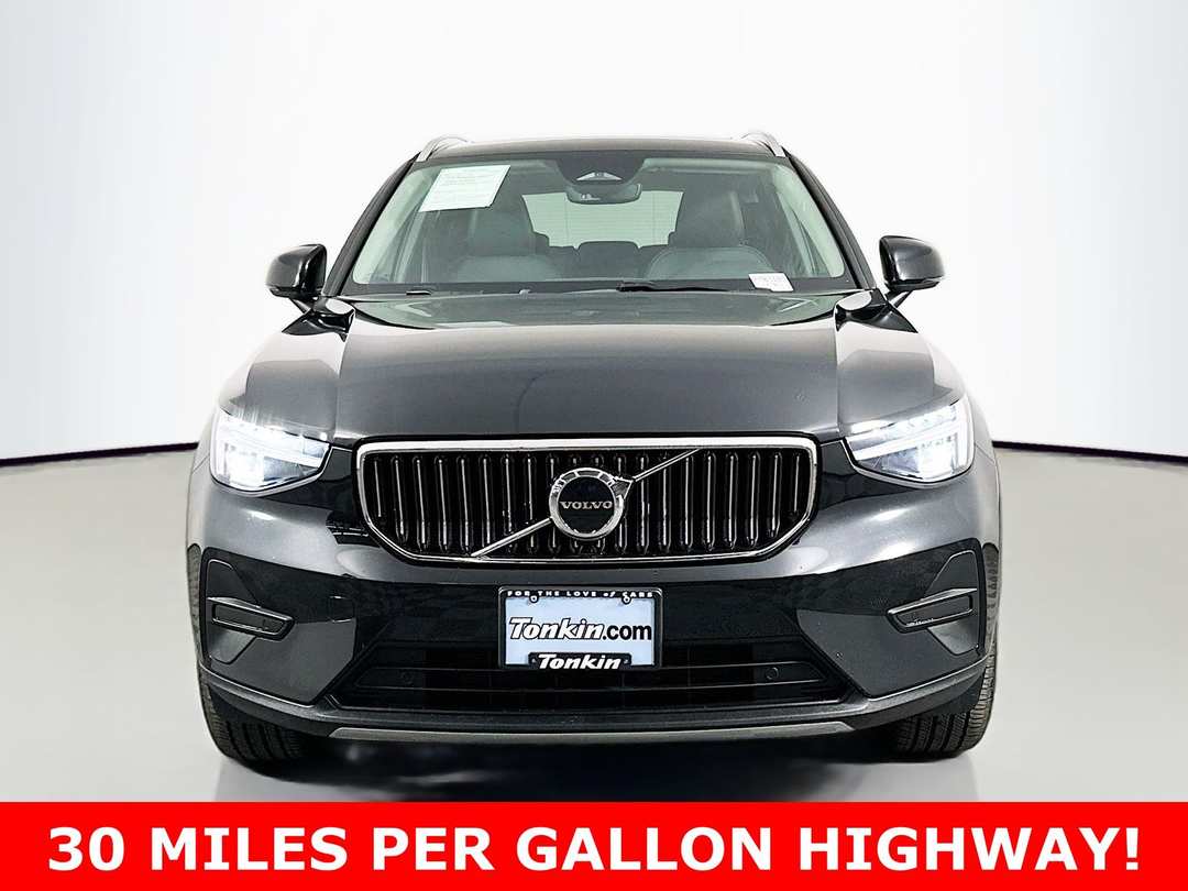 2025 Volvo Xc40 B5 Core - Image 2