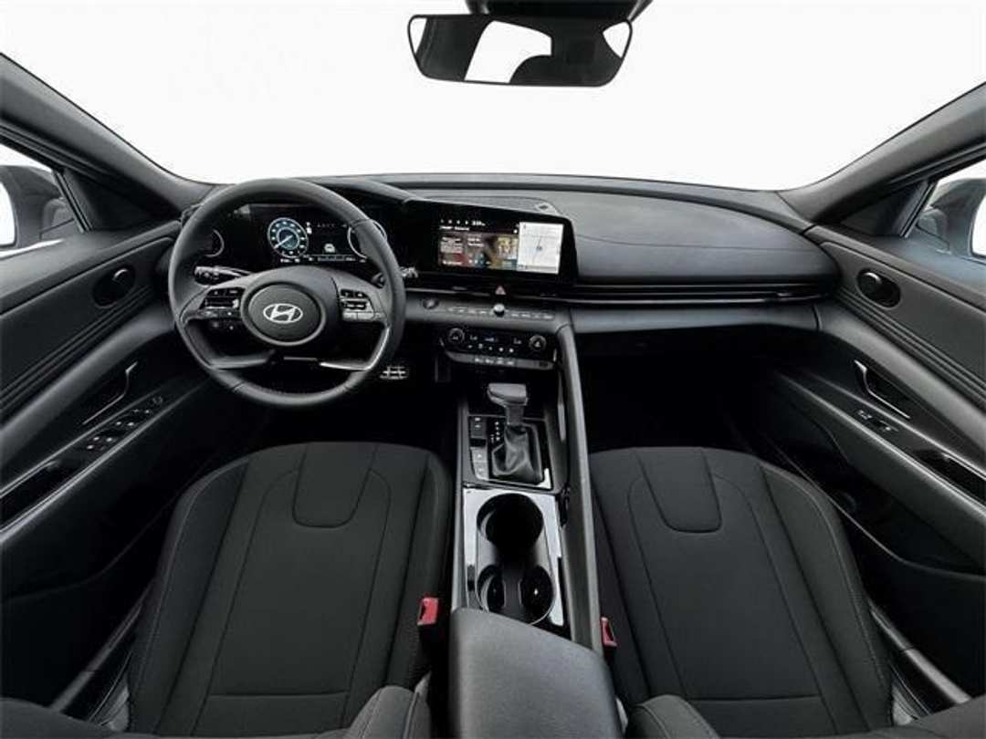 2025 Hyundai Elantra SEL Sport - Image 13