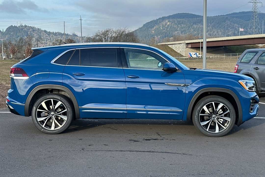 2025 Volkswagen Atlas Cross Sport 2.0T SEL Premium RLine - Image 2