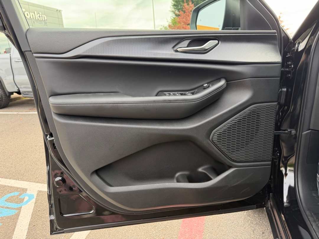 2025 Jeep Grand Cherokee Laredo X - Image 10