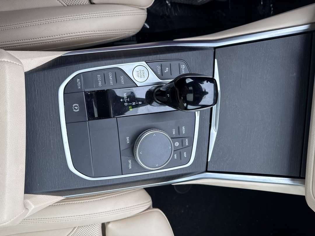 2022 BMW 3 Series 330i xDrive - Image 17