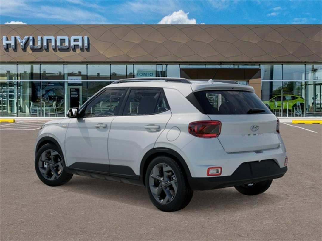 2026 Hyundai Venue SEL - Image 5