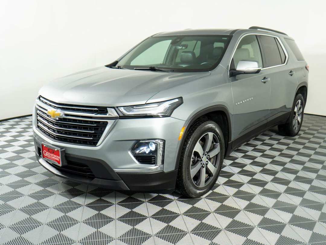 2023 Chevrolet Traverse LT Leather - Image 3