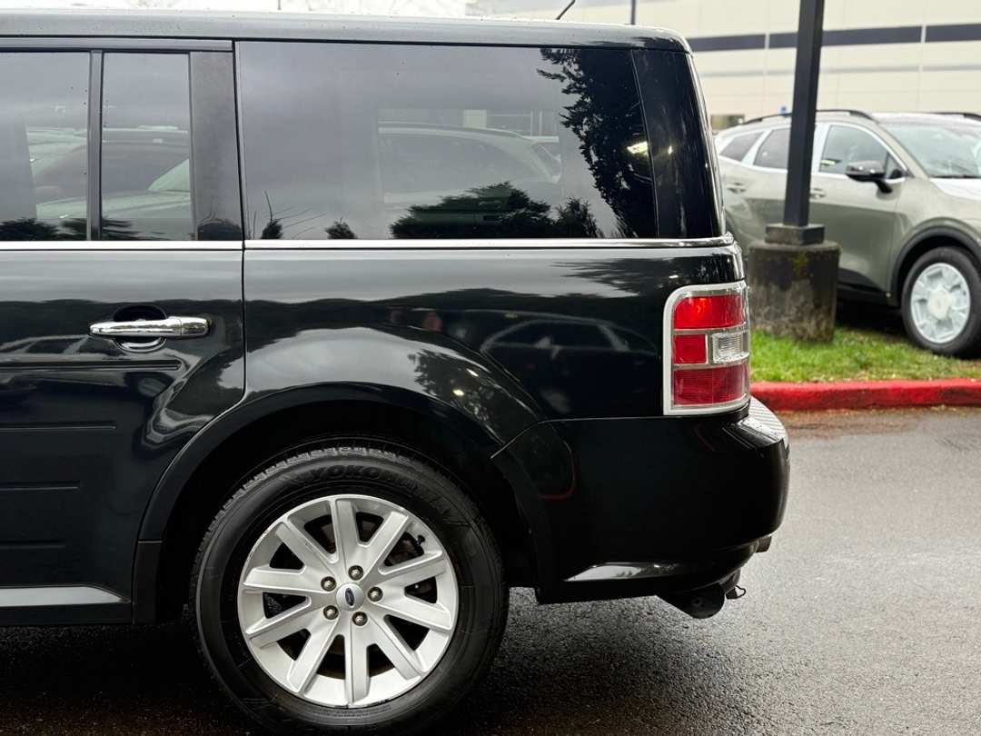2011 Ford Flex SEL - Image 10