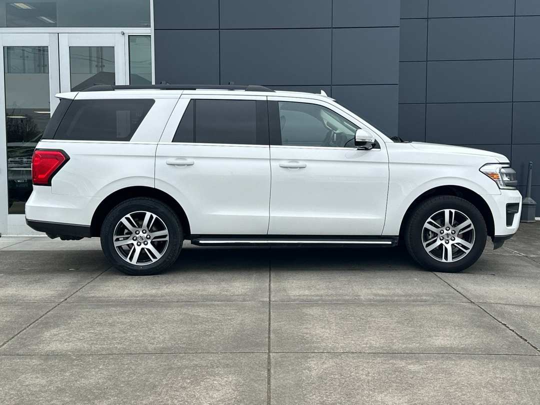 2022 Ford Expedition XLT - Image 2