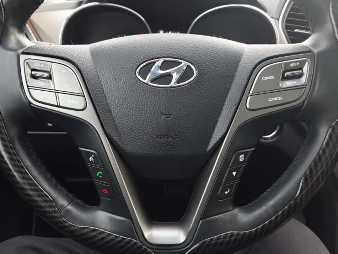 2017 Hyundai Santa Fe SE Ultimate - Image 15