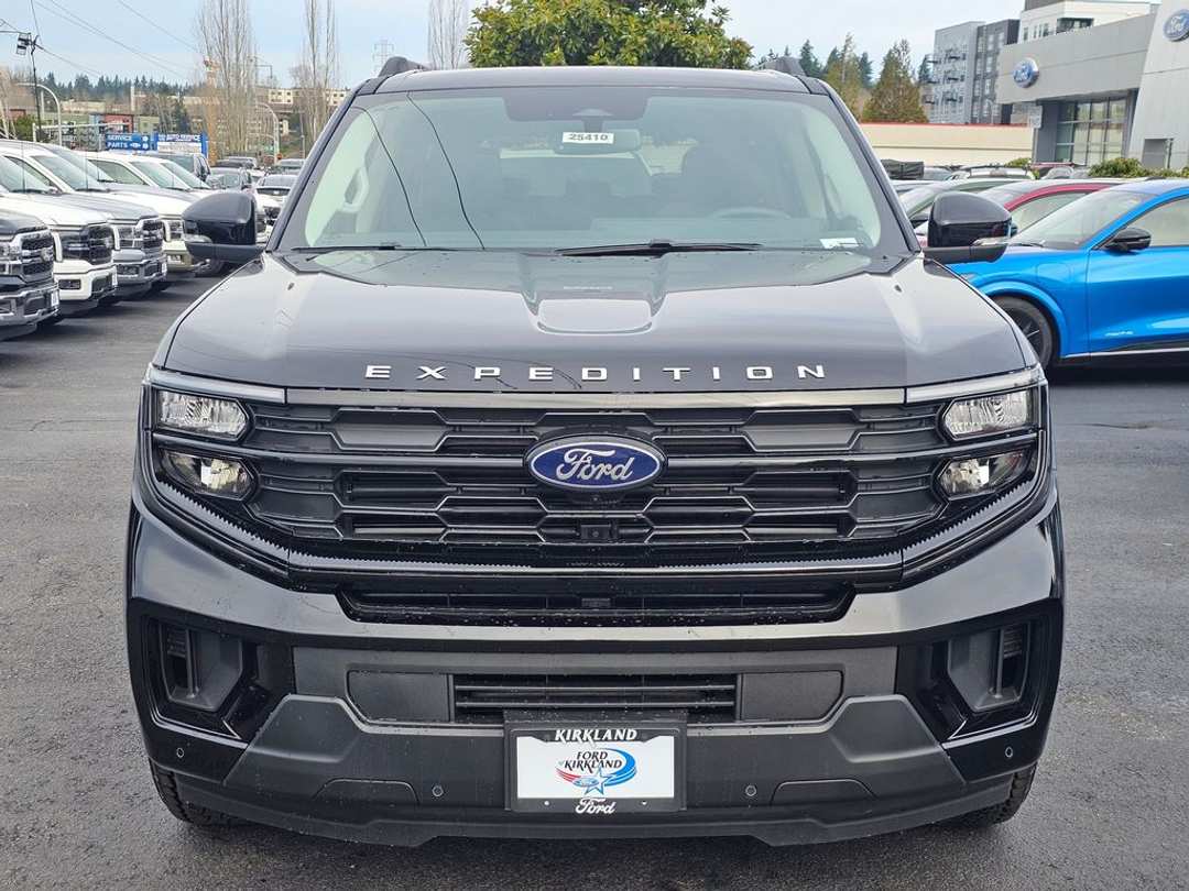 2025 Ford Expedition Active - Image 2