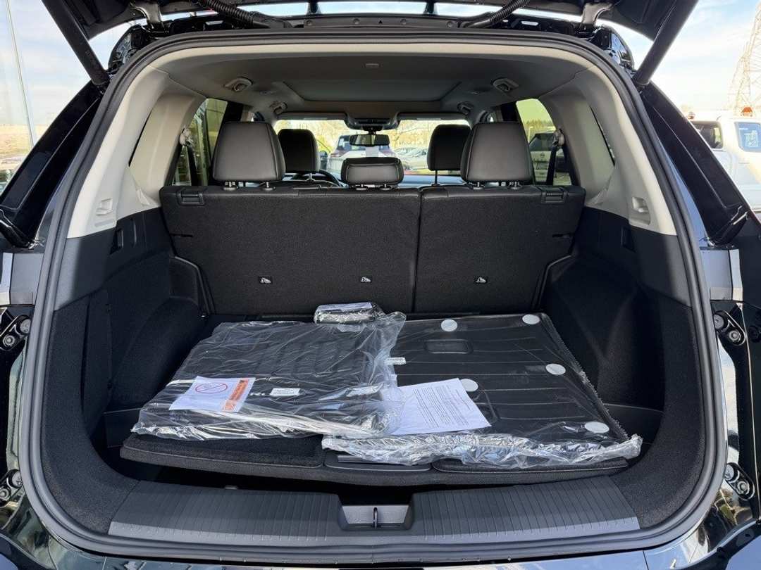 2026 Nissan Rogue Platinum - Image 14