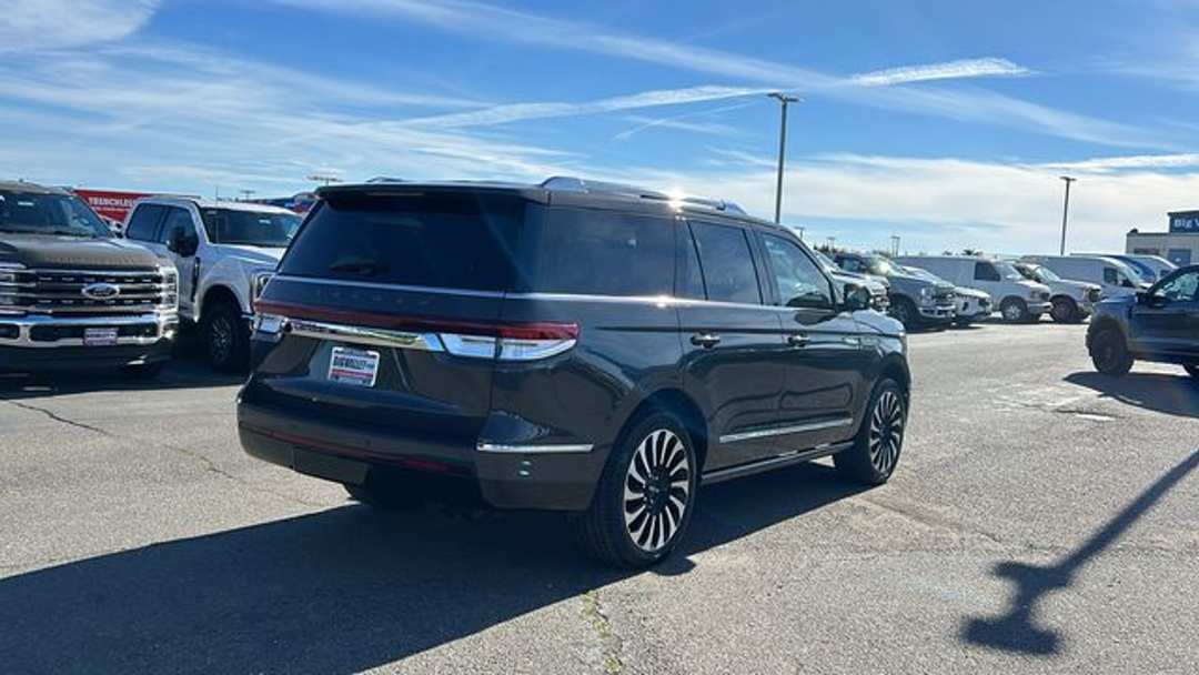 2023 Lincoln Navigator Black Label - Image 3