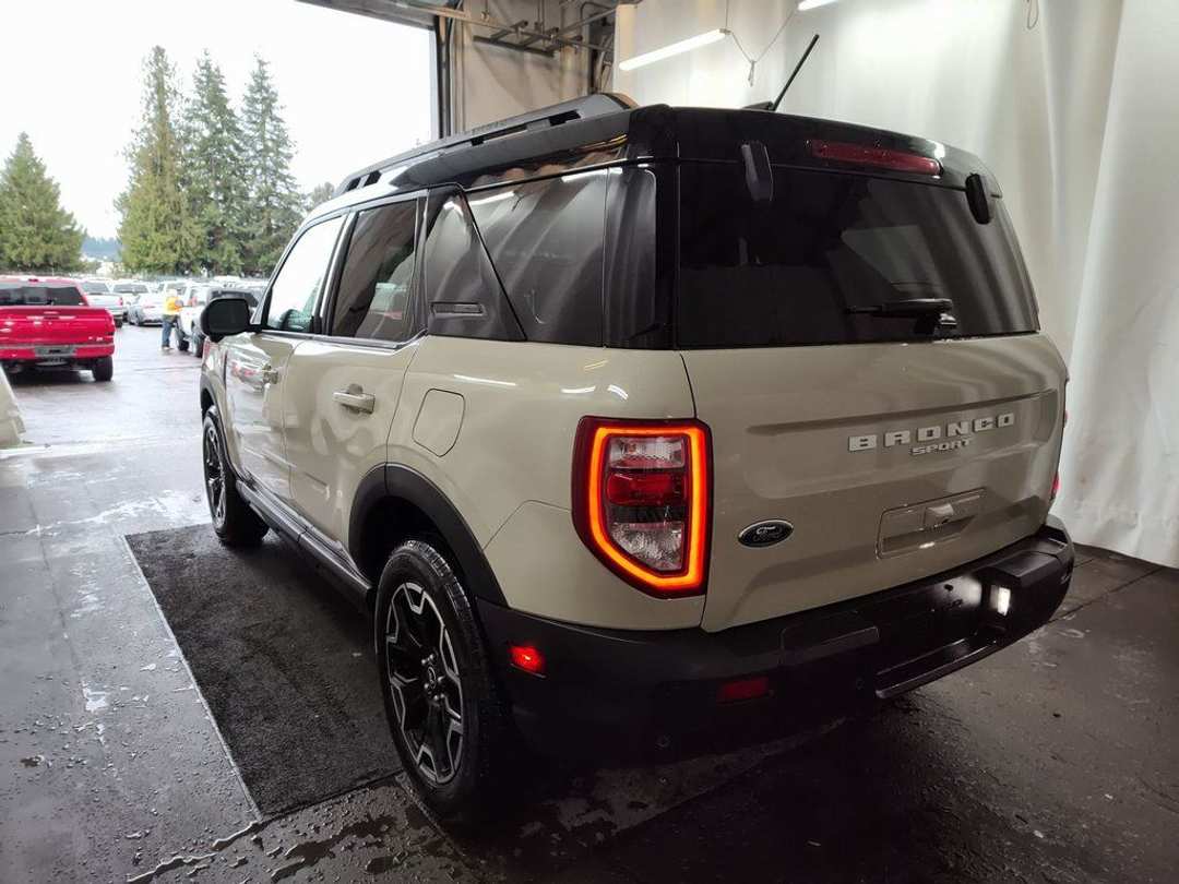 2025 Ford Bronco Sport Outer Banks - Image 2