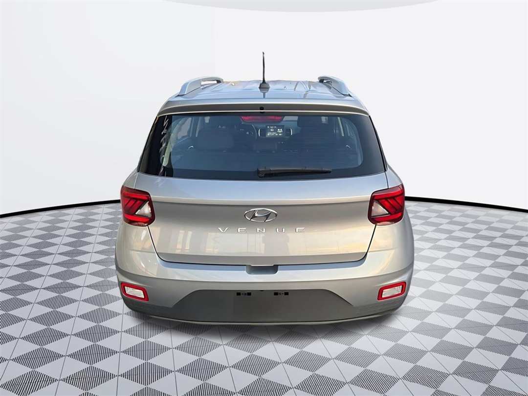 2025 Hyundai Venue SEL - Image 4