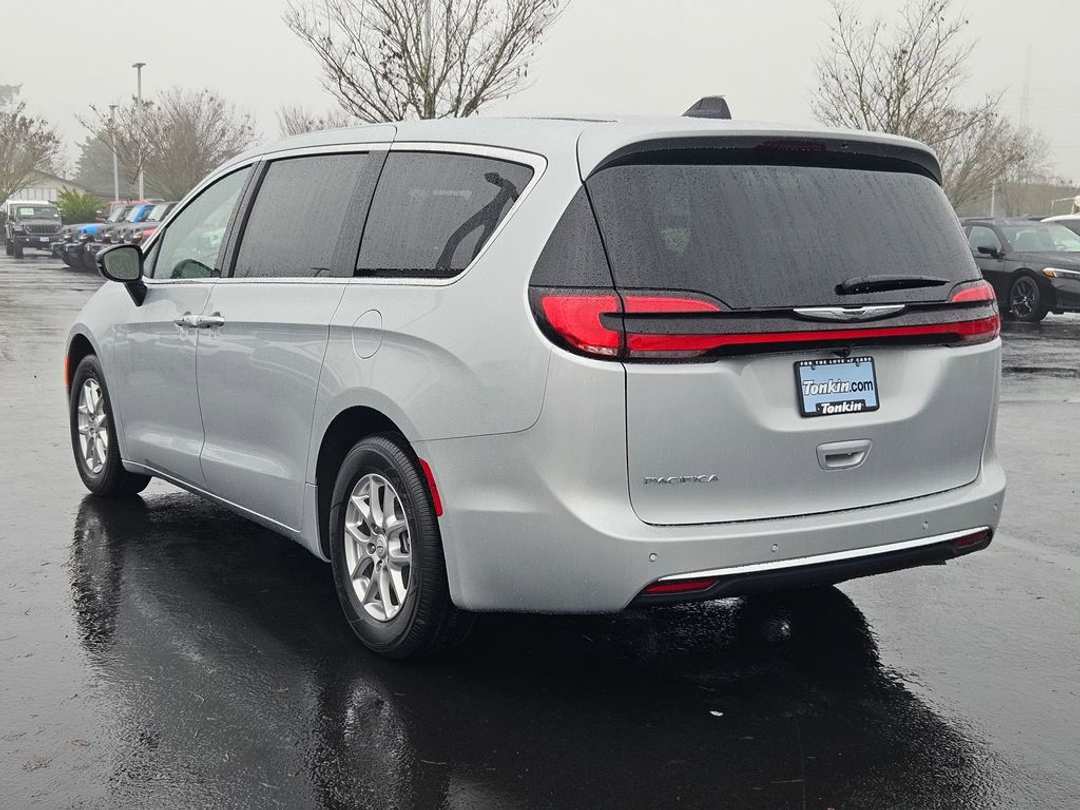 2026 Chrysler Pacifica Select - Image 3