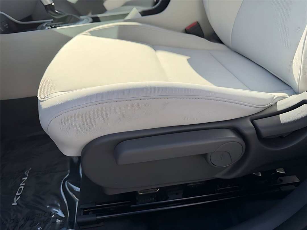 2026 Hyundai Kona SE - Image 13