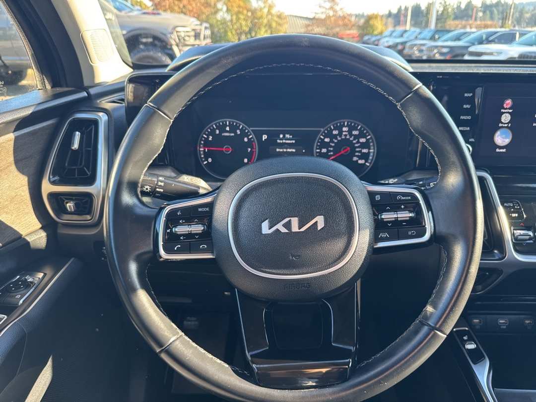 2022 Kia Sorento S - Image 16