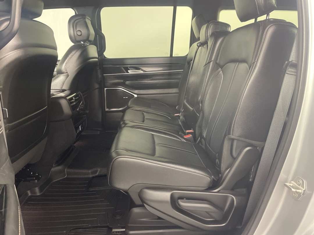 2024 Jeep Wagoneer - Image 23