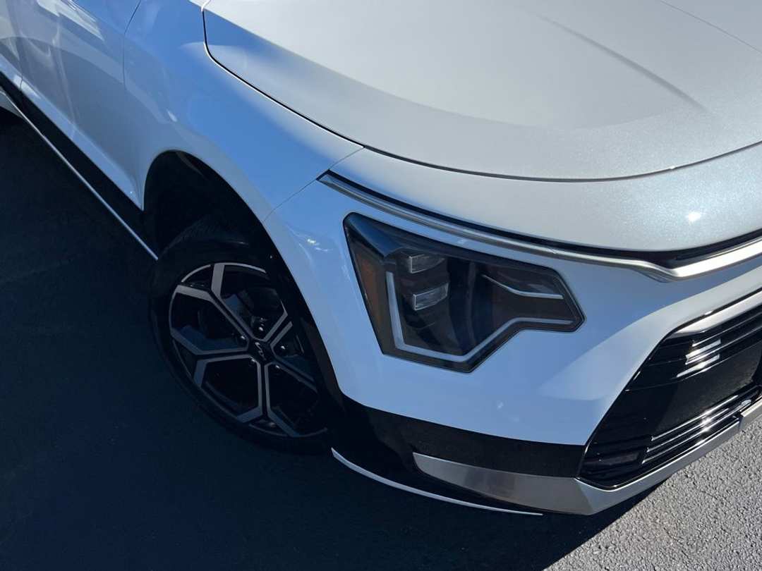 2024 Kia Niro SX - Image 2