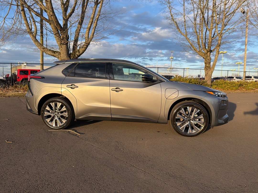 2026 Subaru Solterra Limited - Image 8