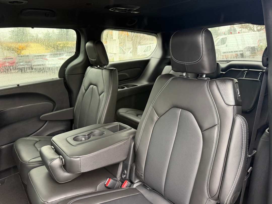 2026 Chrysler Pacifica Select - Image 27