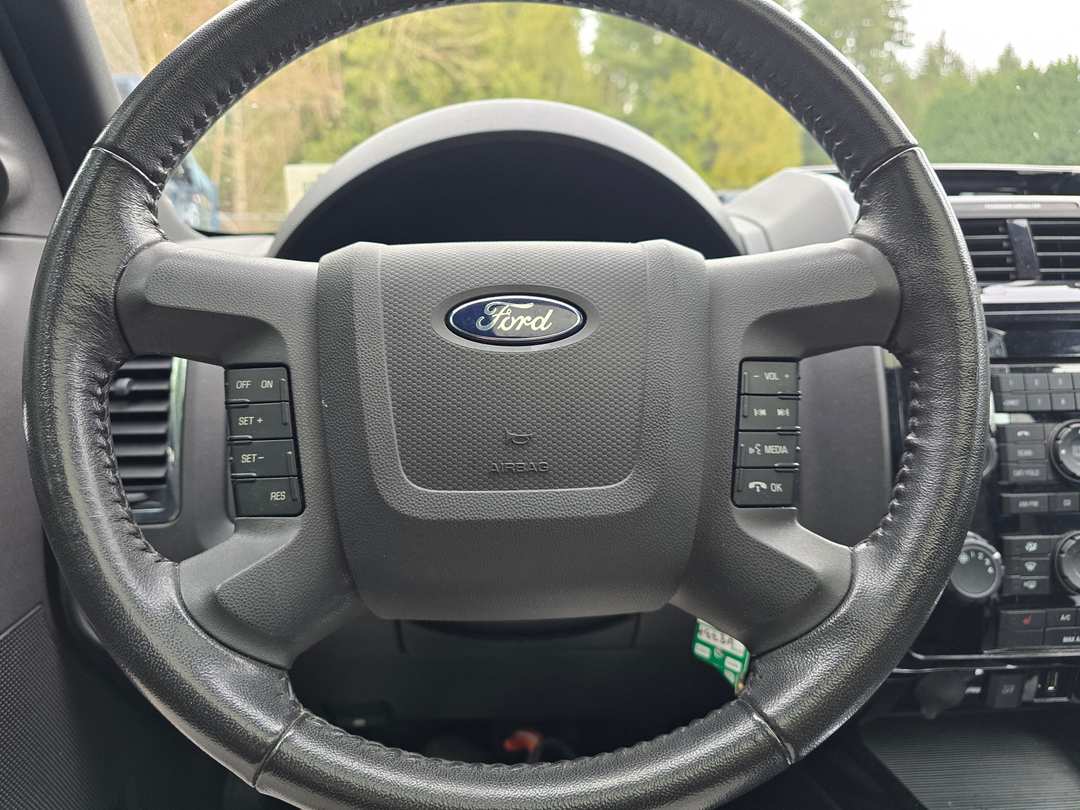 2011 Ford Escape XLT - Image 3