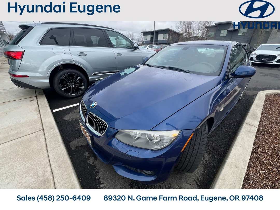 2012 BMW 3 Series 328i - Image 2