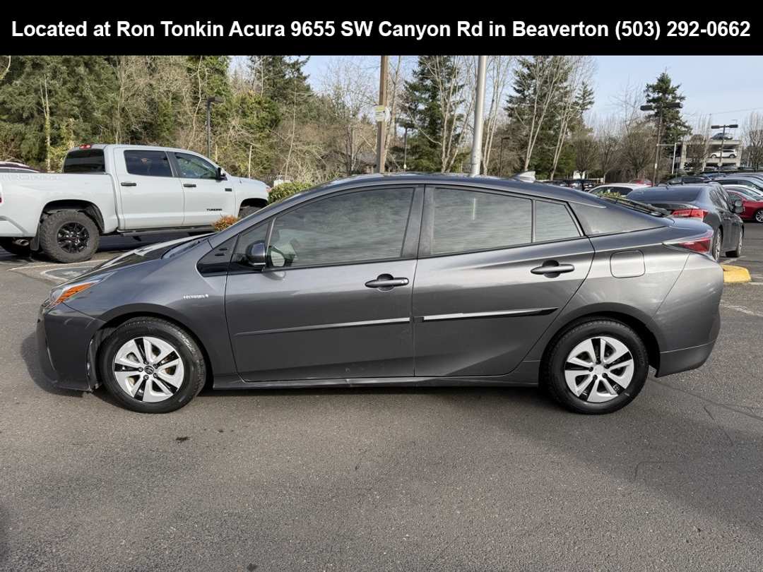 2017 Toyota Prius Three - Image 5