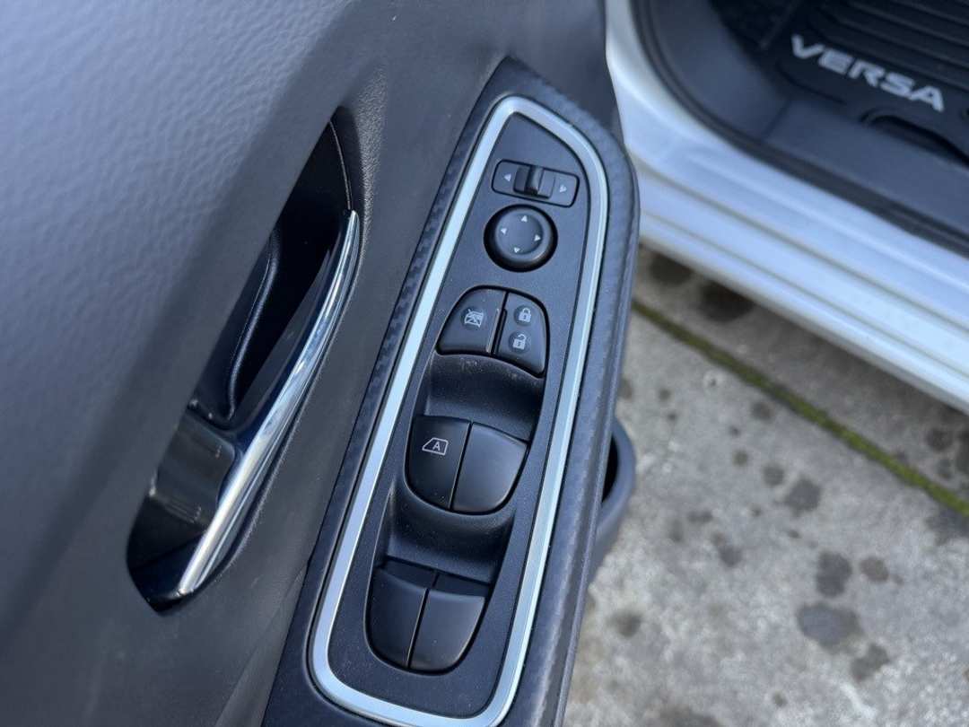2025 Nissan Versa 1.6 SR - Image 12