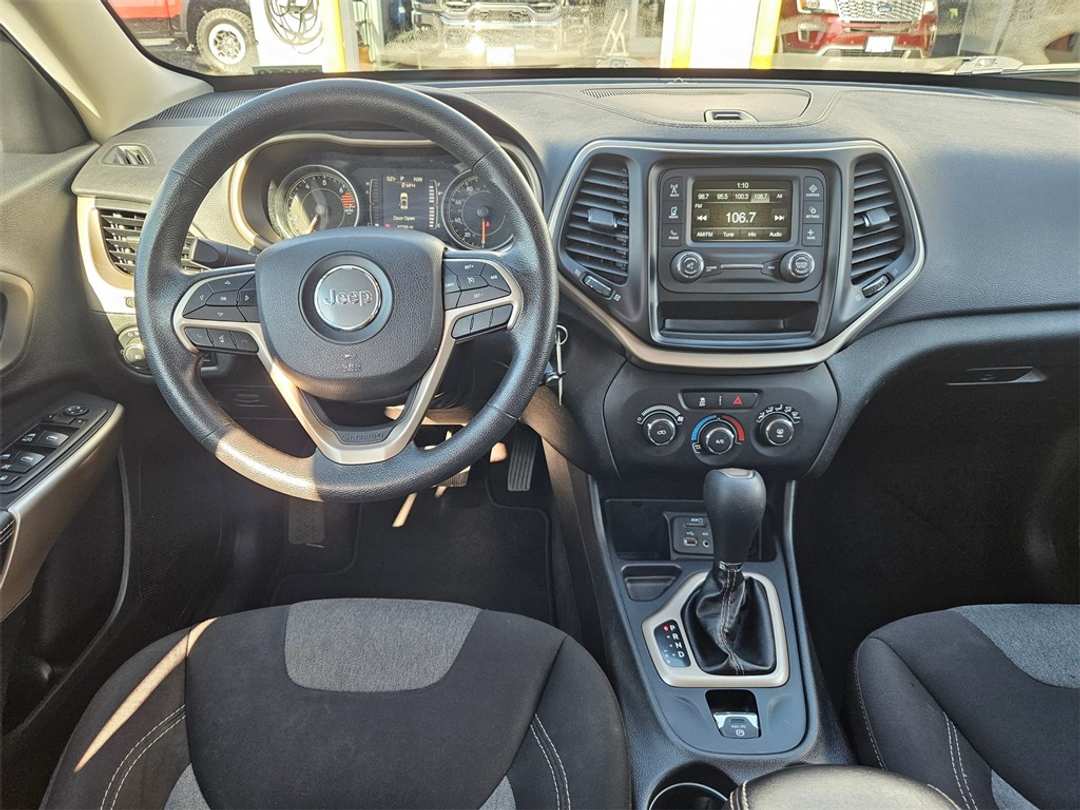 2018 Jeep Cherokee Latitude - Image 26