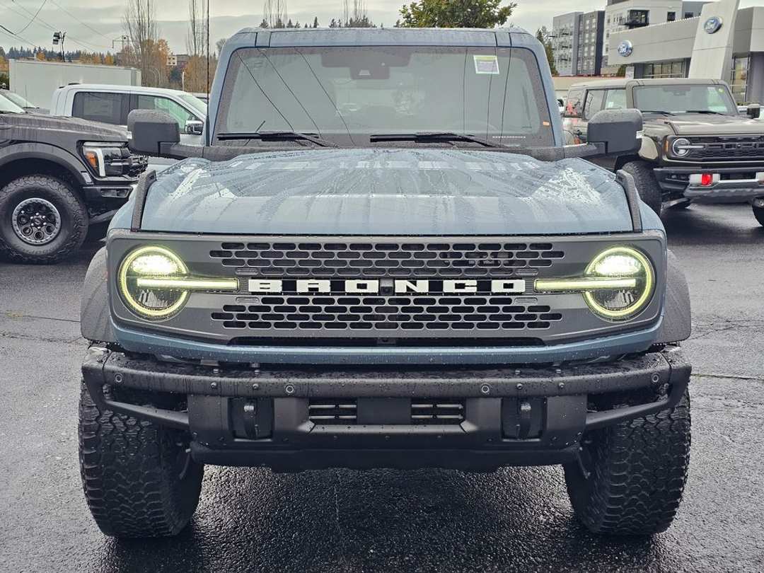 2025 Ford Bronco Badlands - Image 2