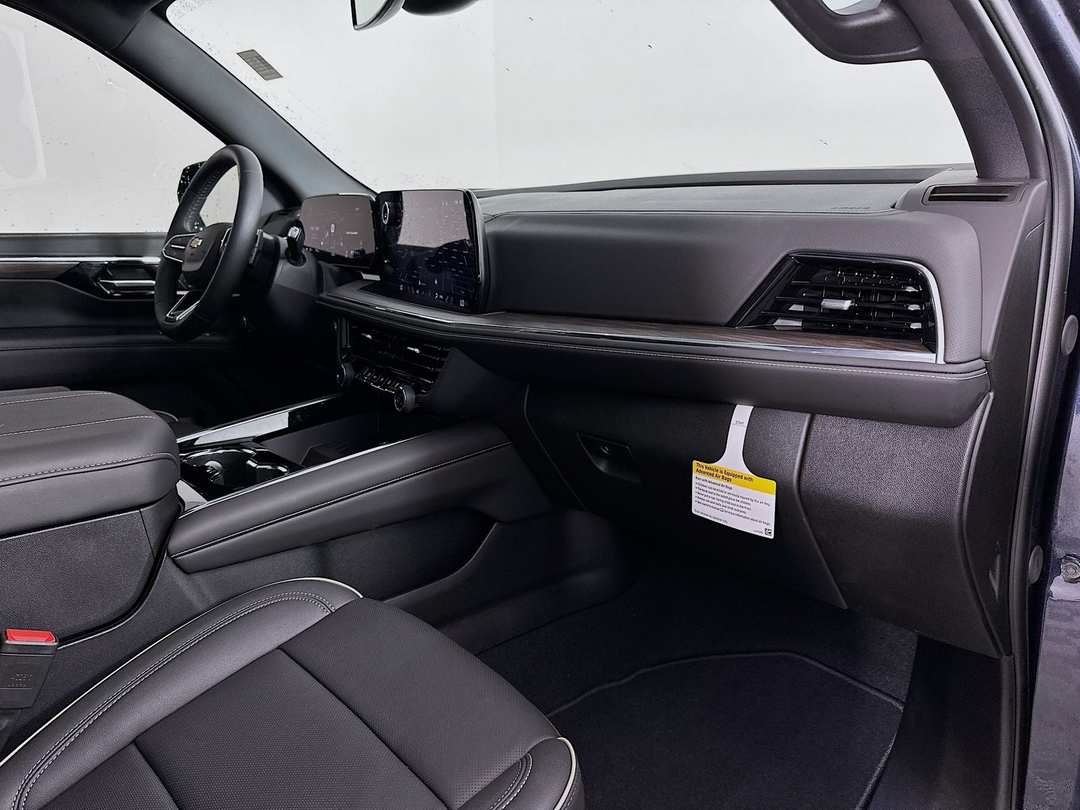 2025 Chevrolet Suburban Premier - Image 32