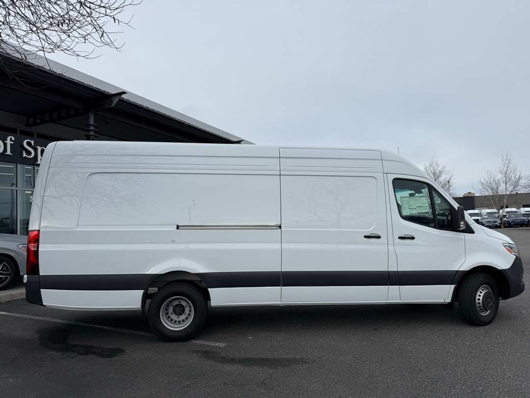 2025 Mercedes-Benz Sprinter 4500 Extended Cargo 170 in. WB - Image 5