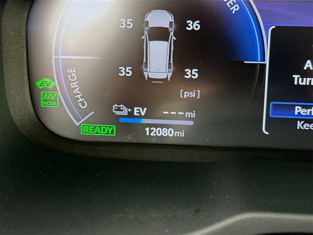 2025 Toyota Rav4 XSE - Image 12