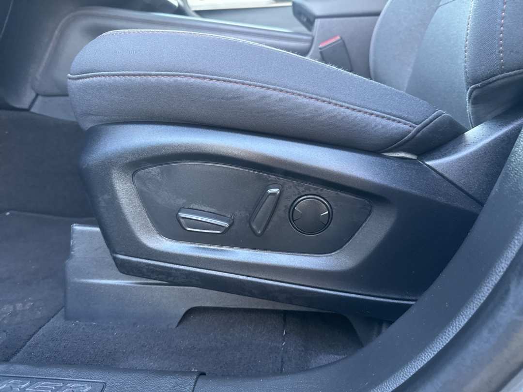 2025 Ford Explorer Active - Image 15