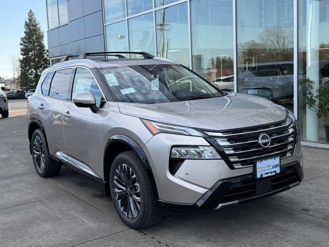 2026 Nissan Rogue Platinum - Image 2