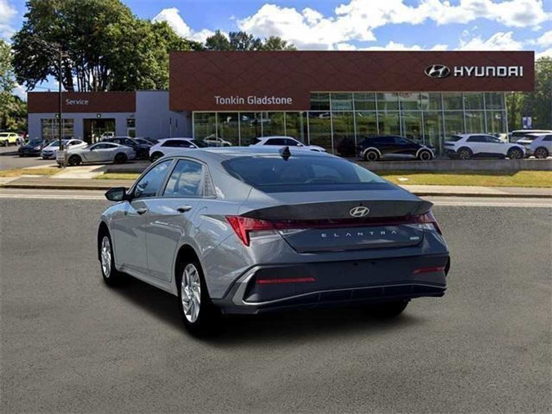 2026 Hyundai Elantra Blue - Image 5